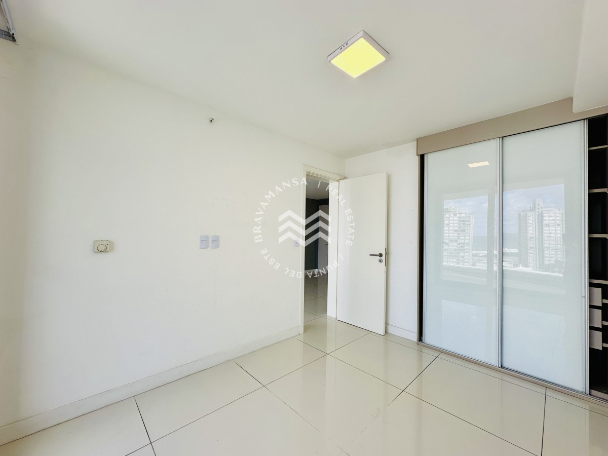 Apartamento ID.501 - Apartamento de 1 Dormitorio en edificio Artower, Sin Muebles, Alquiler Anual. Punta del Este