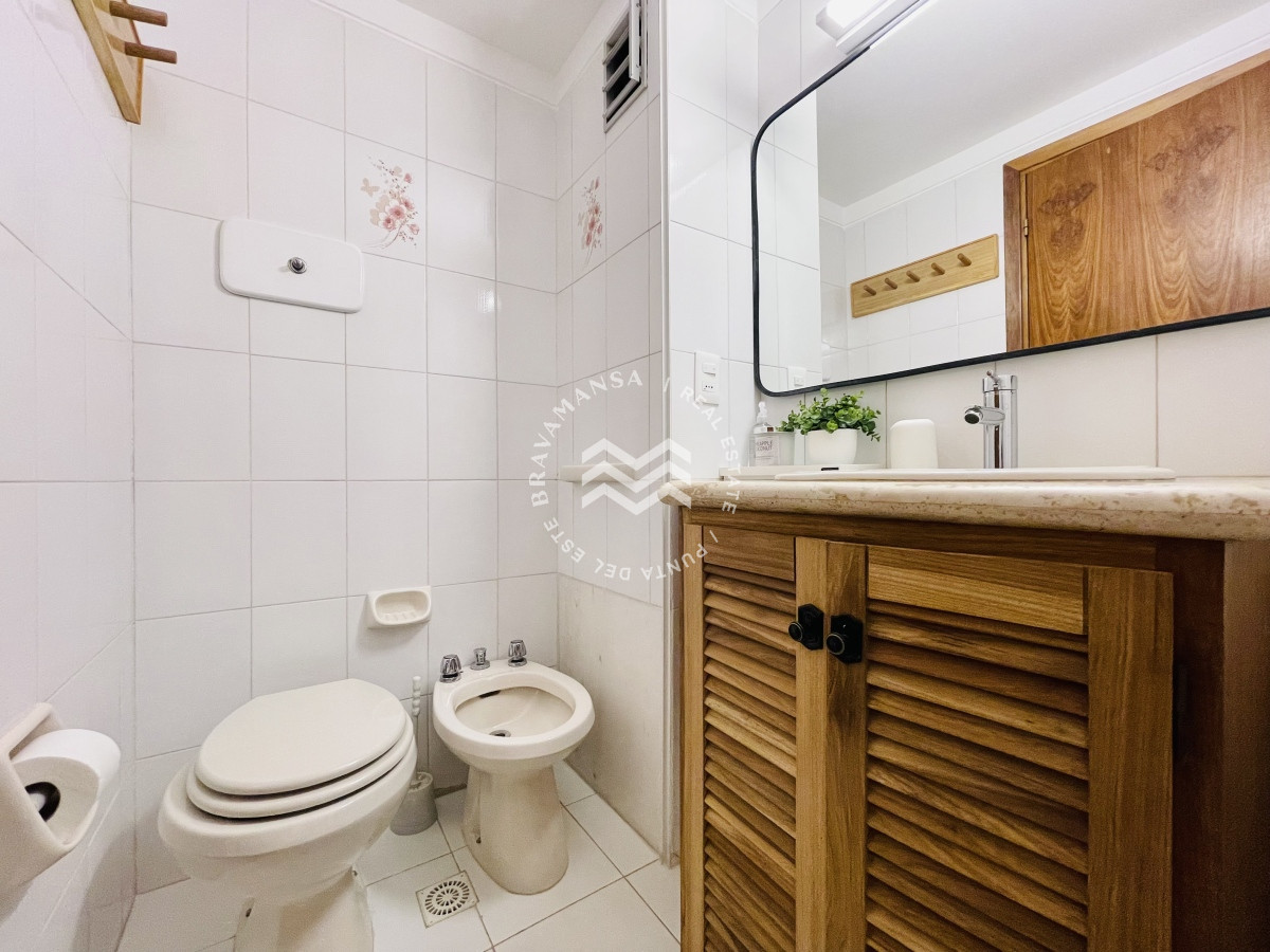 Apartamento ID.502 - Apartamento de 2 Dormitorios en playa El Emir, Punta del Este - Venta y Alquiler de Verano