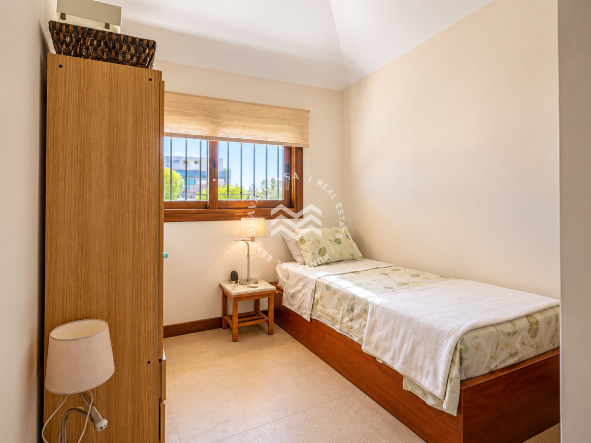Casa ID.952 - Excelente Casa de 4 Dormitorios, Piscina Climatizada y Barbacoa a una cuadra del Mar, Playa Mansa