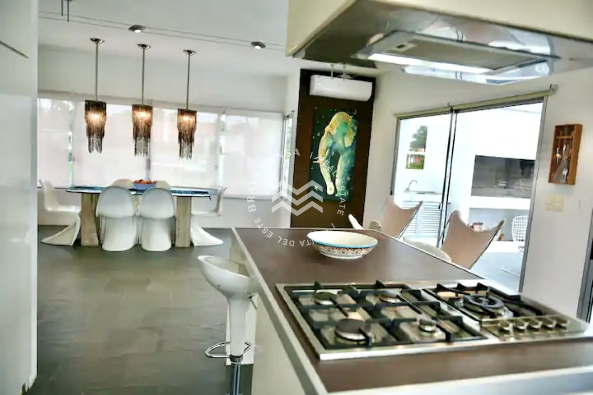 Casa ID.513 - Excelente Casa de 4 Dormitorios y Piscina en Manantiales, Punta del Este
