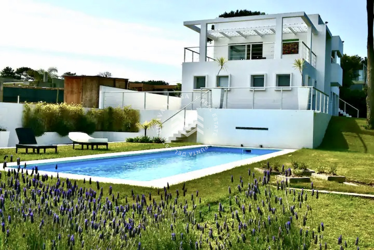 Casa ID.513 - Excelente Casa de 4 Dormitorios y Piscina en Manantiales, Punta del Este