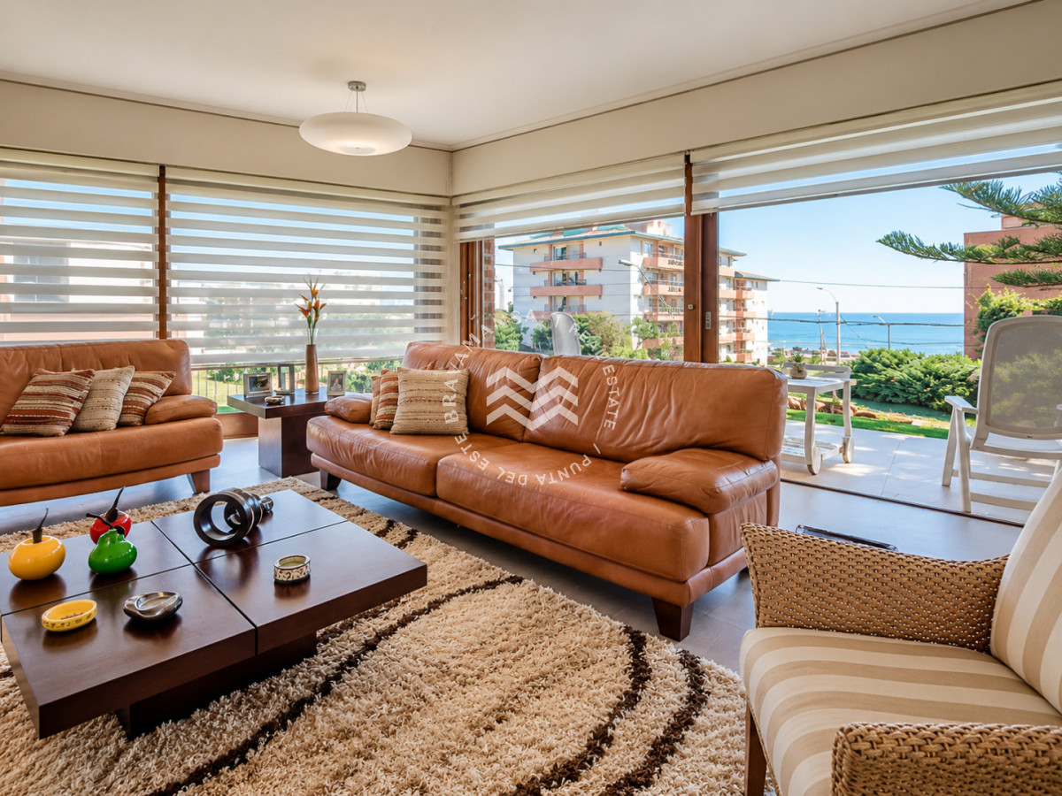 Casa ID.952 - Excelente Casa de 4 Dormitorios, Piscina Climatizada y Barbacoa a una cuadra del Mar, Playa Mansa