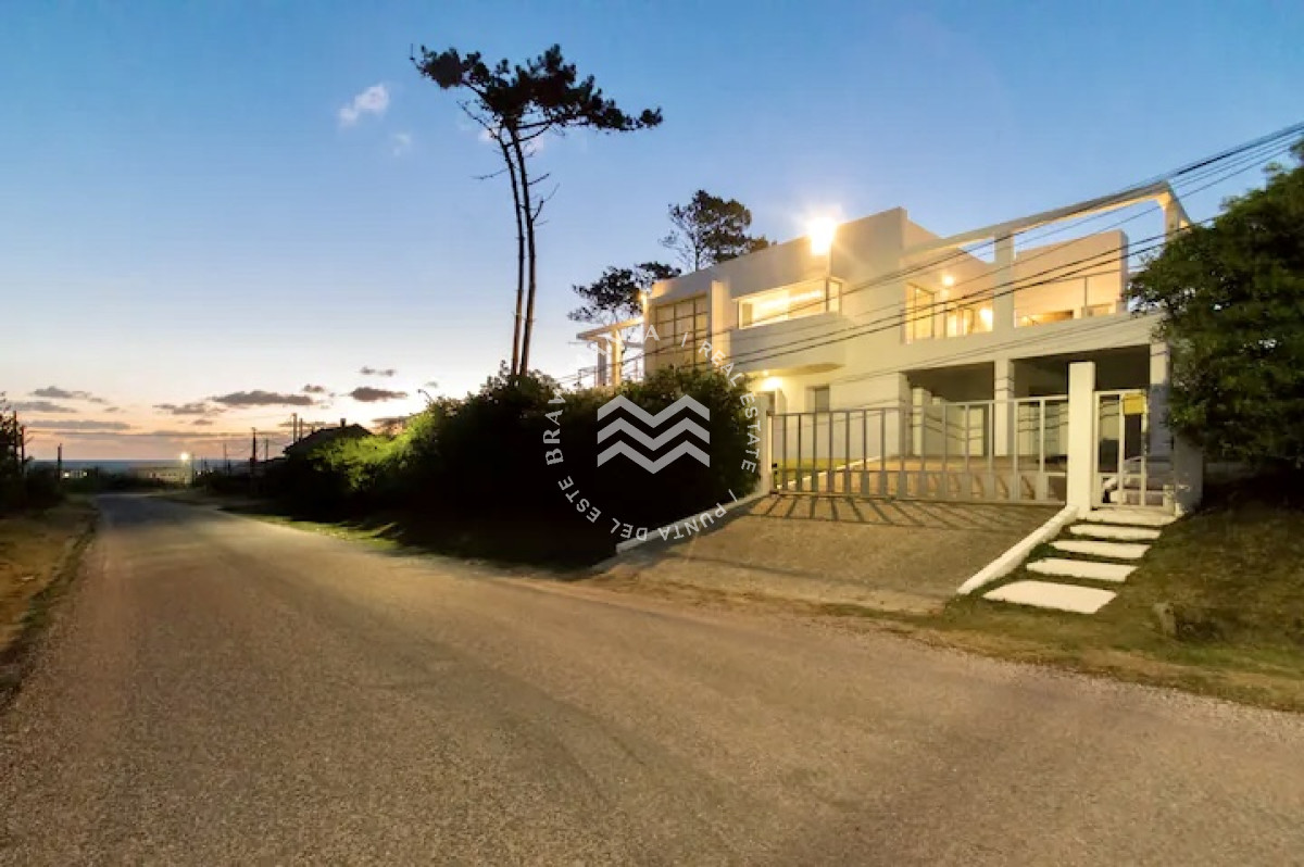 Casa ID.513 - Excelente Casa de 4 Dormitorios y Piscina en Manantiales, Punta del Este