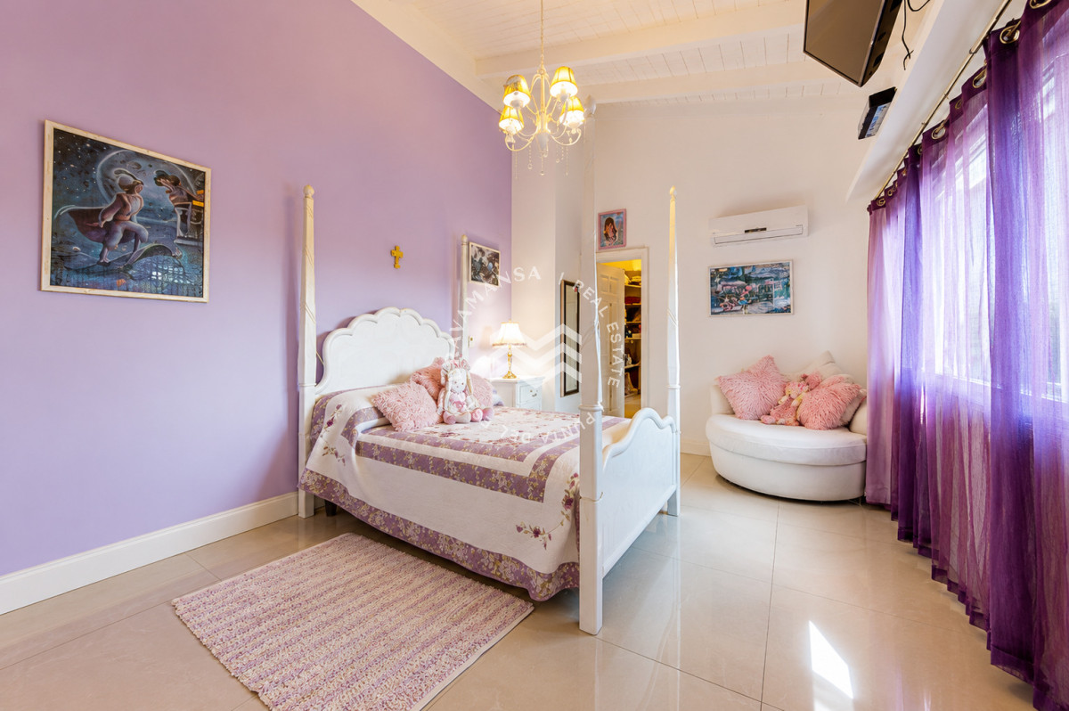 Casa ID.949 - Excelente Casa de 5 Dormitorios en Barrio Privado La Arbolada, Punta del Este