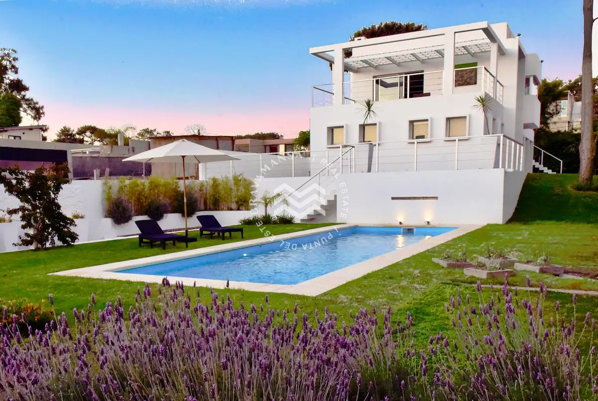 Casa ID.513 - Excelente Casa de 4 Dormitorios y Piscina en Manantiales, Punta del Este