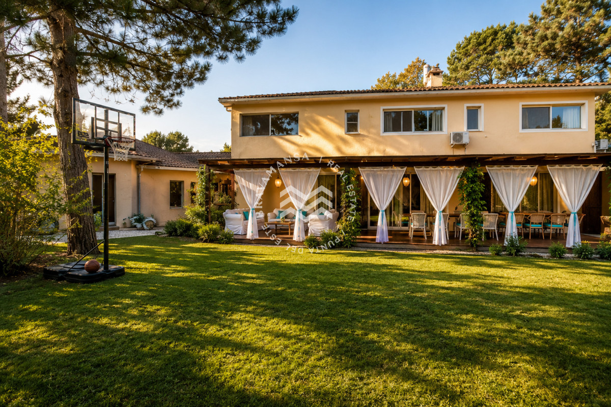Casa ID.949 - Excelente Casa de 5 Dormitorios en Barrio Privado La Arbolada, Punta del Este