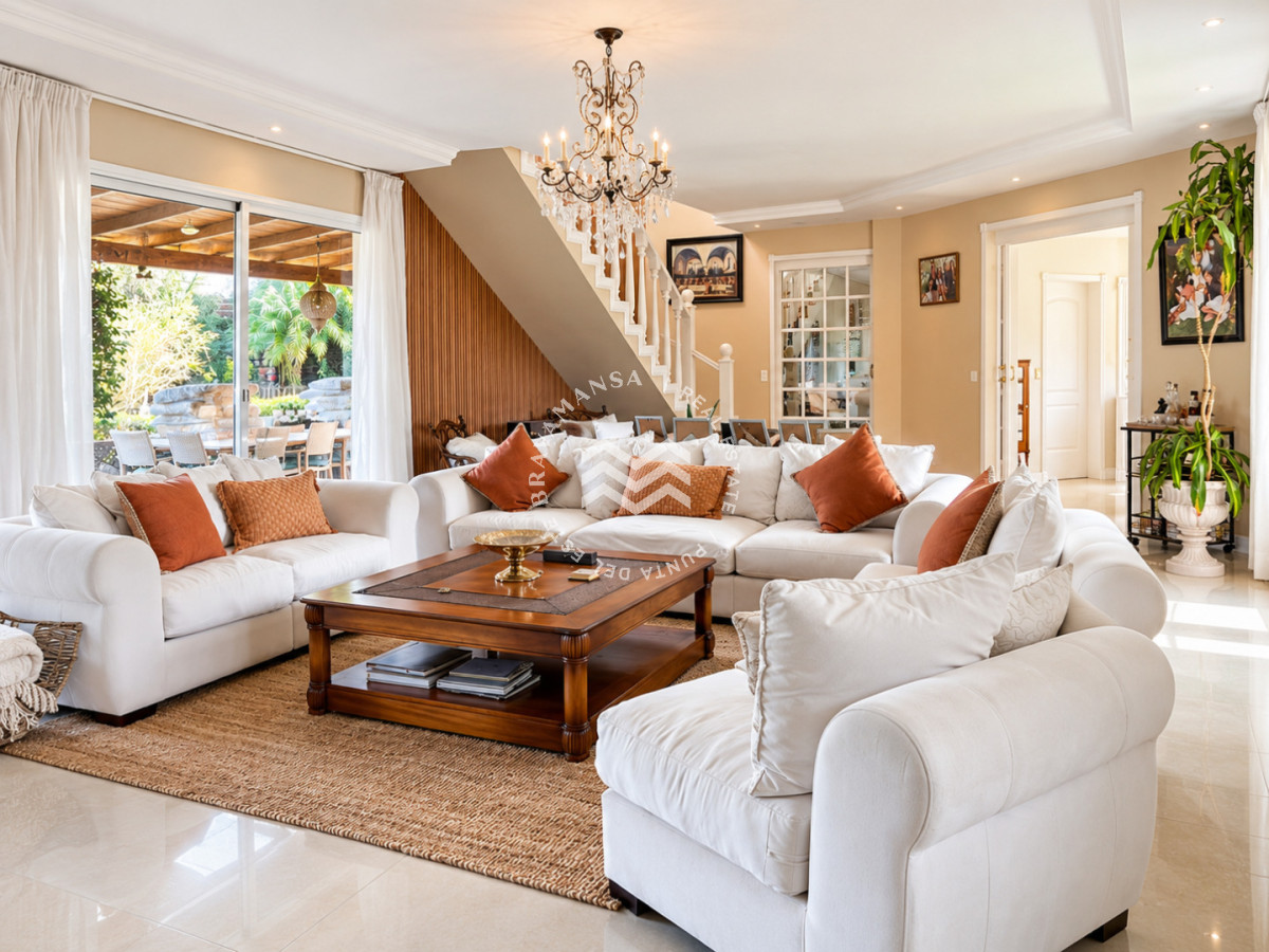 Casa ID.949 - Excelente Casa de 5 Dormitorios en Barrio Privado La Arbolada, Punta del Este