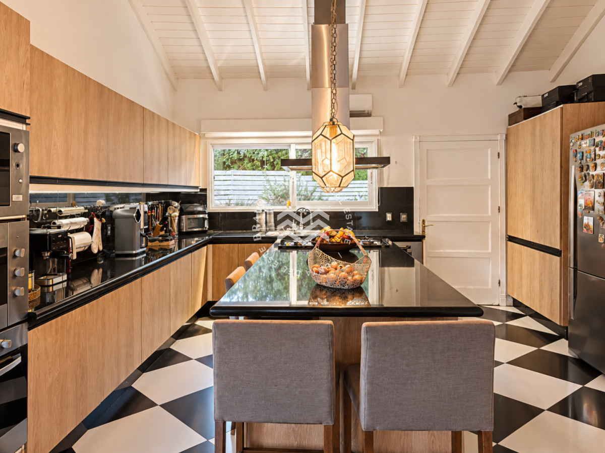 Casa ID.949 - Excelente Casa de 5 Dormitorios en Barrio Privado La Arbolada, Punta del Este