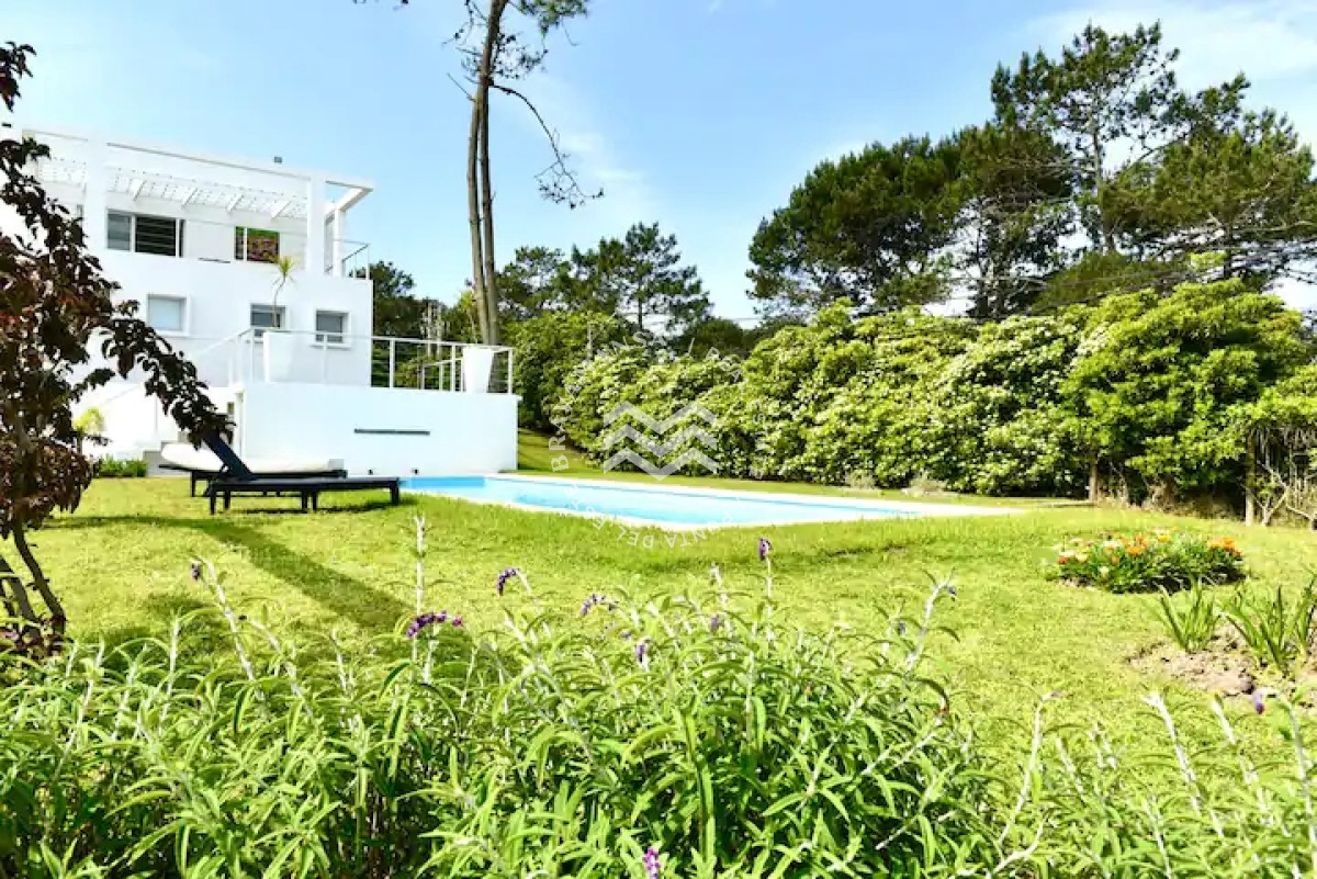 Casa ID.513 - Excelente Casa de 4 Dormitorios y Piscina en Manantiales, Punta del Este