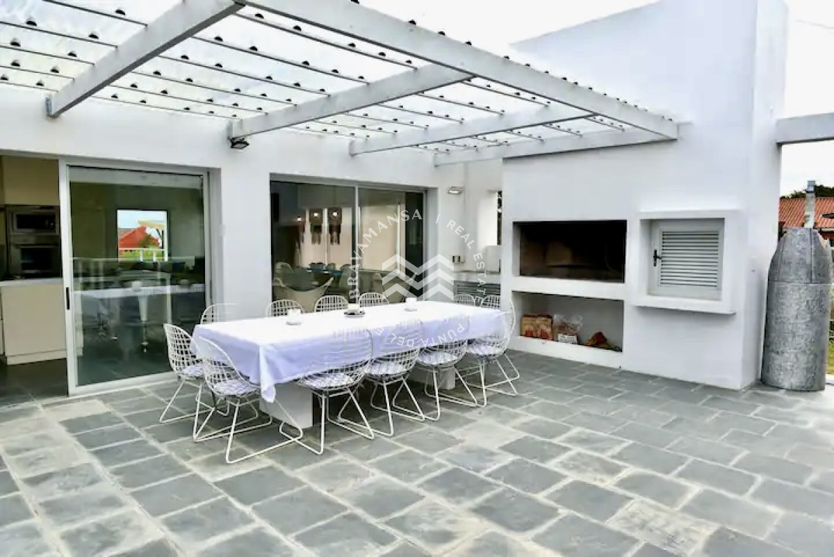 Casa ID.513 - Excelente Casa de 4 Dormitorios y Piscina en Manantiales, Punta del Este