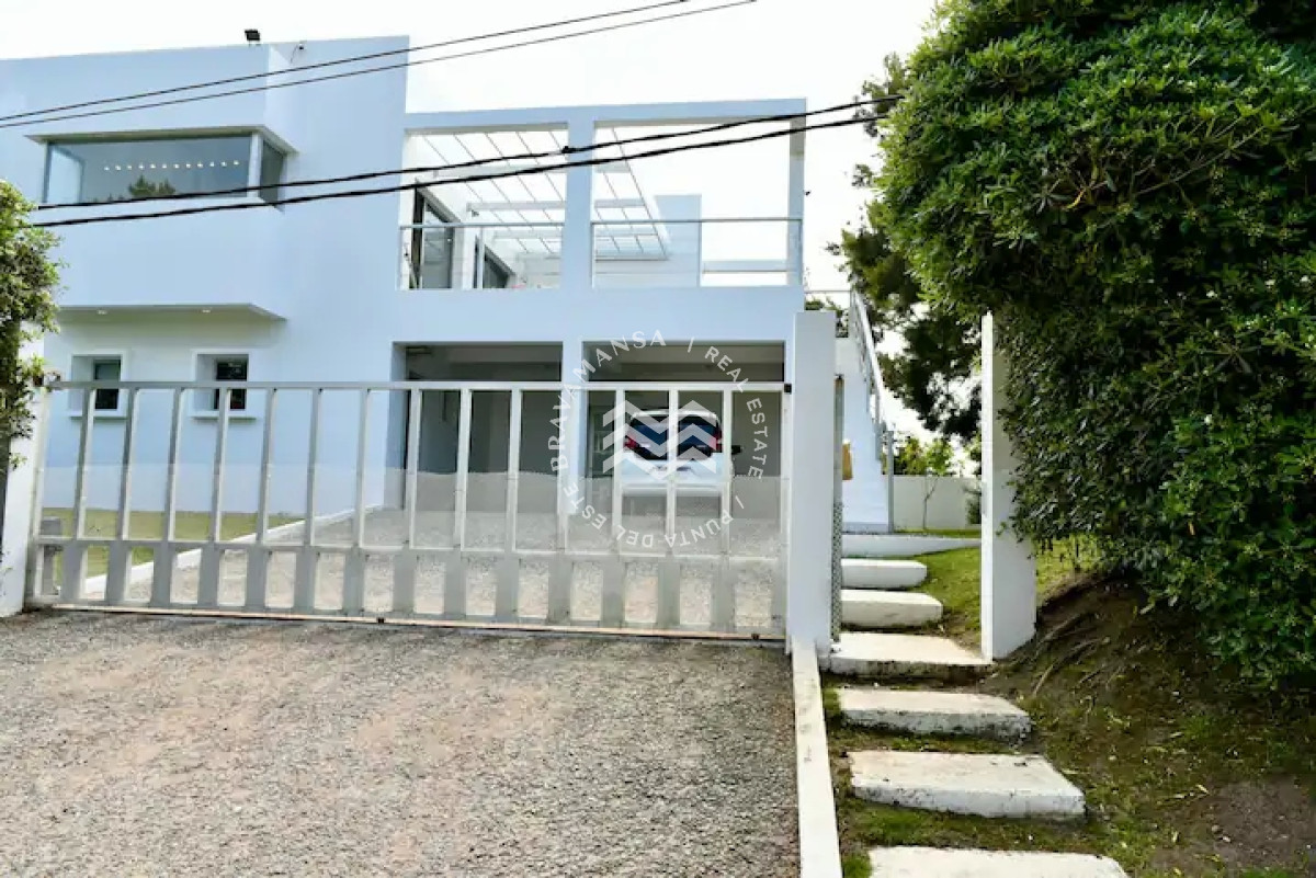 Casa ID.513 - Excelente Casa de 4 Dormitorios y Piscina en Manantiales, Punta del Este