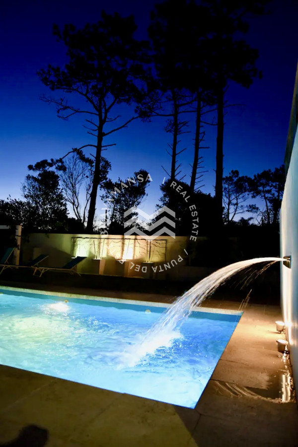 Casa ID.513 - Excelente Casa de 4 Dormitorios y Piscina en Manantiales, Punta del Este