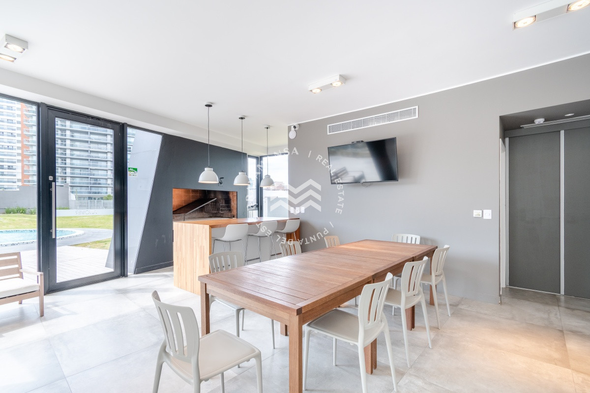 Apartamento ID.501 - Apartamento de 1 Dormitorio en edificio Artower, Sin Muebles, Alquiler Anual. Punta del Este