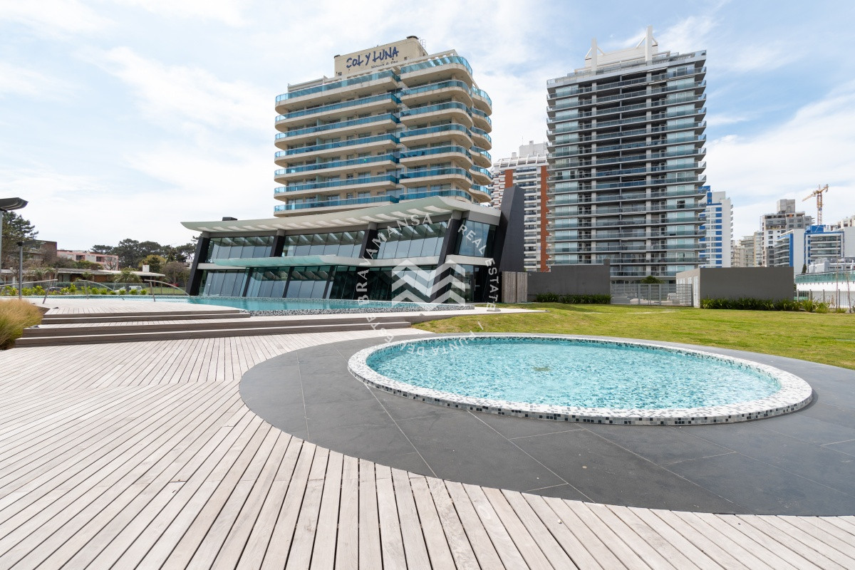 Apartamento ID.501 - Apartamento de 1 Dormitorio en edificio Artower, Sin Muebles, Alquiler Anual. Punta del Este