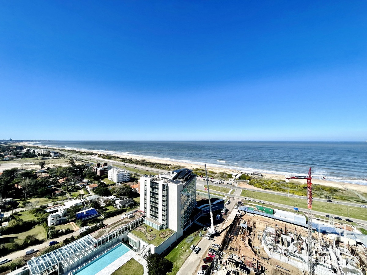 Apartamento ID.197 - Apartamento de 2 Dormitorios y Dependencia, Parrillero en Playa Brava - Punta del Este