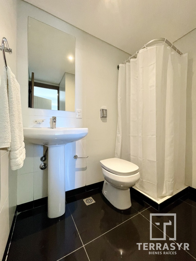 Apartamento ID.197 - Apartamento de 2 Dormitorios y Dependencia, Parrillero en Playa Brava - Punta del Este