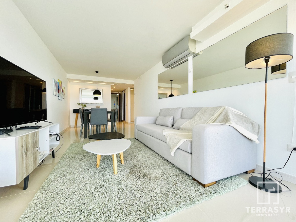 Apartamento ID.197 - Apartamento de 2 Dormitorios y Dependencia, Parrillero en Playa Brava - Punta del Este