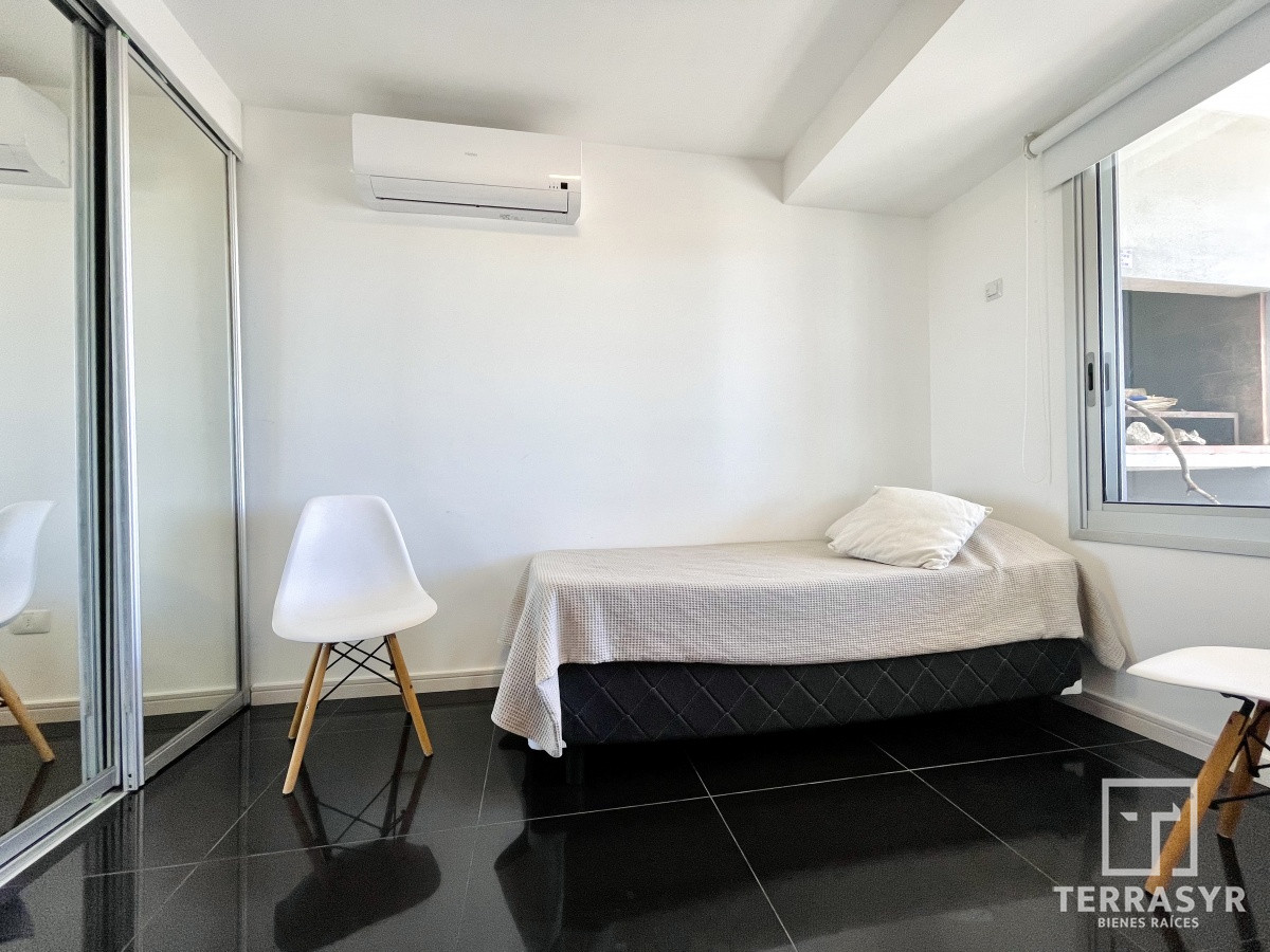 Apartamento ID.197 - Apartamento de 2 Dormitorios y Dependencia, Parrillero en Playa Brava - Punta del Este