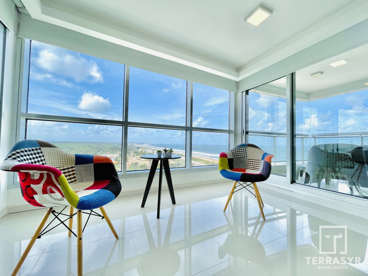 Apartamento ID.197 - Apartamento de 2 Dormitorios y Dependencia, Parrillero en Playa Brava - Punta del Este