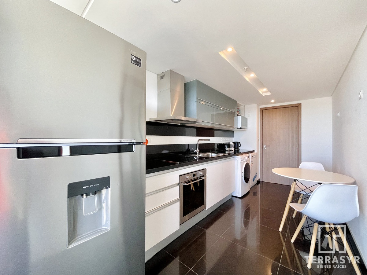 Apartamento ID.197 - Apartamento de 2 Dormitorios y Dependencia, Parrillero en Playa Brava - Punta del Este