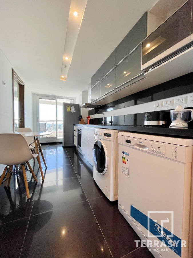 Apartamento ID.197 - Apartamento de 2 Dormitorios y Dependencia, Parrillero en Playa Brava - Punta del Este