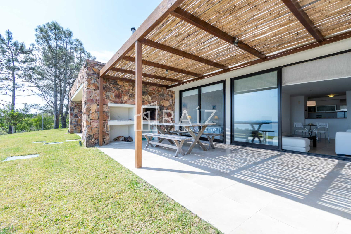 Apartamento ID.9446 - Apartamento de un dormitorio con parrillero y jardin en Venta y Alquiler, Punta Ballena