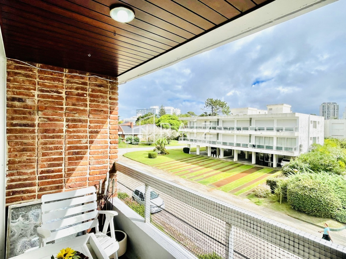 Apartamento ID.7799 - Apartamento de 2 Dormitorios en Aidy Grill a Pocos Metros de Playa Brava - Venta