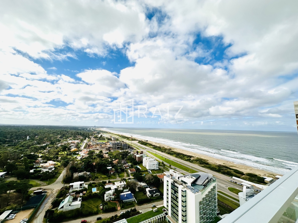 Apartamento ID.11585 - Penthouse 4 dormitorios más dependencia de servicio Playa Brava, Punta del Este