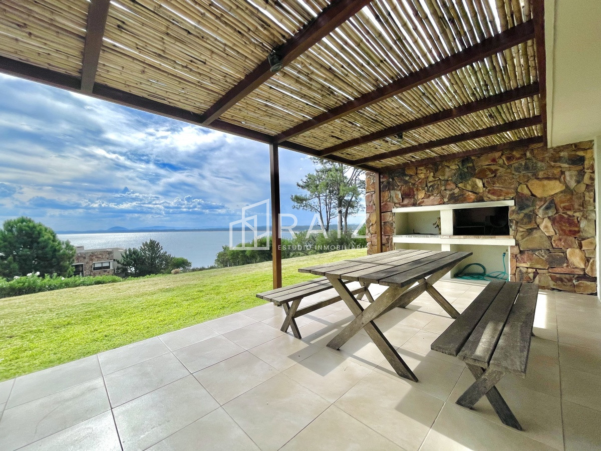 Apartamento ID.9446 - Apartamento de un dormitorio con parrillero y jardin en Venta y Alquiler, Punta Ballena