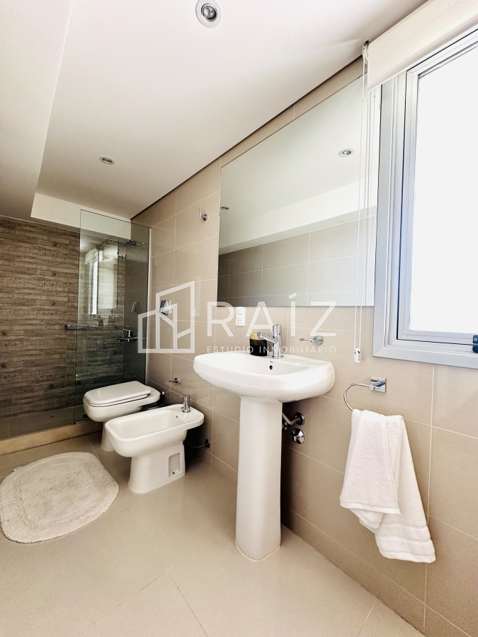 Apartamento ID.11585 - Penthouse 4 dormitorios más dependencia de servicio Playa Brava, Punta del Este