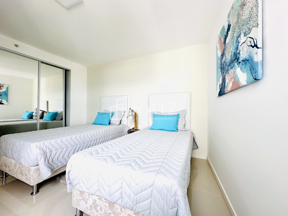 Apartamento ID.11585 - Penthouse 4 dormitorios más dependencia de servicio Playa Brava, Punta del Este