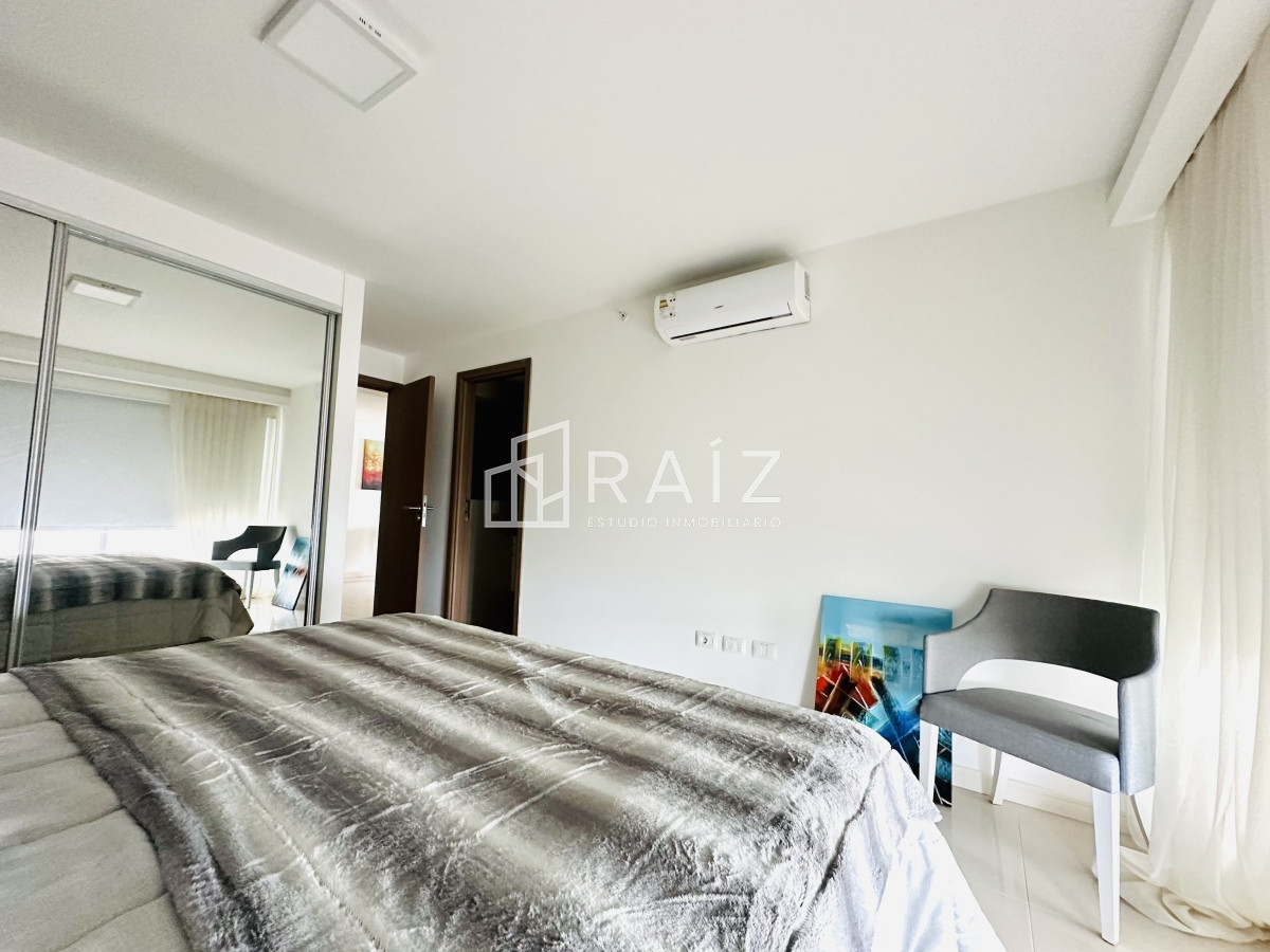 Apartamento ID.11585 - Penthouse 4 dormitorios más dependencia de servicio Playa Brava, Punta del Este