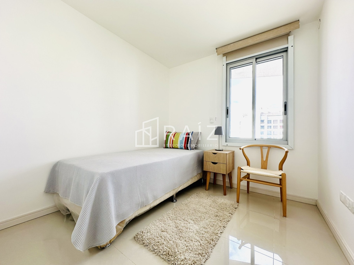 Apartamento ID.11585 - Penthouse 4 dormitorios más dependencia de servicio Playa Brava, Punta del Este