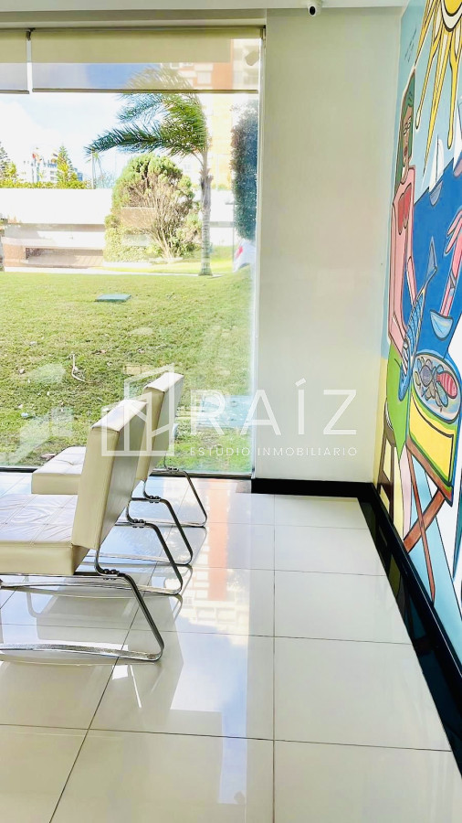 Apartamento ID.10115 - Apartamento de 1 Dormitorio en Torre con Servicios, Cerca del Mar - Alquiler Anual, Punta del Este