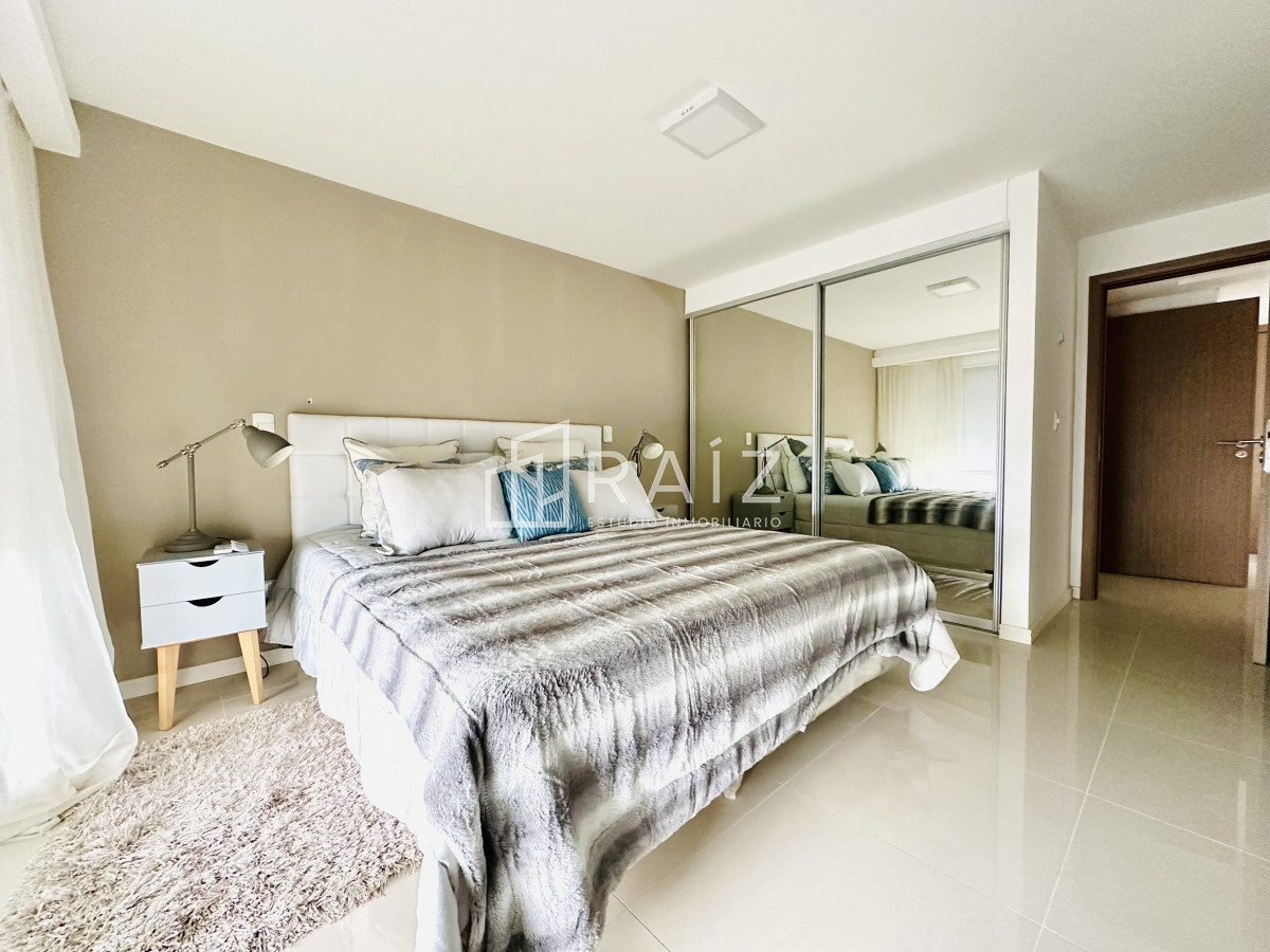 Apartamento ID.11585 - Penthouse 4 dormitorios más dependencia de servicio Playa Brava, Punta del Este