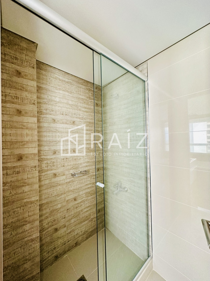 Apartamento ID.11585 - Penthouse 4 dormitorios más dependencia de servicio Playa Brava, Punta del Este