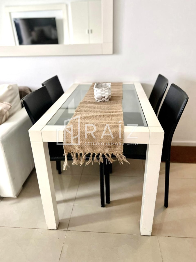 Apartamento ID.10115 - Apartamento de 1 Dormitorio en Torre con Servicios, Cerca del Mar - Alquiler Anual, Punta del Este