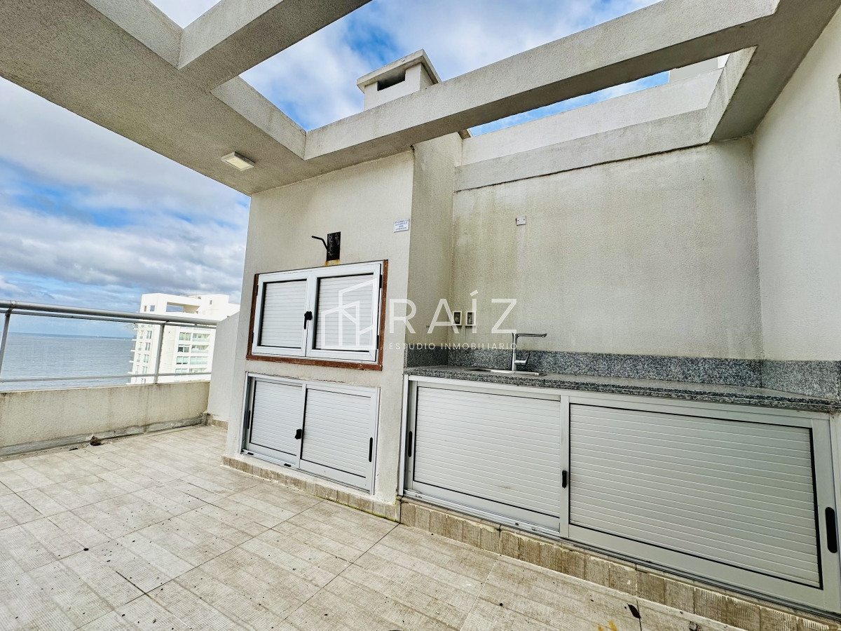 Apartamento ID.11585 - Penthouse 4 dormitorios más dependencia de servicio Playa Brava, Punta del Este