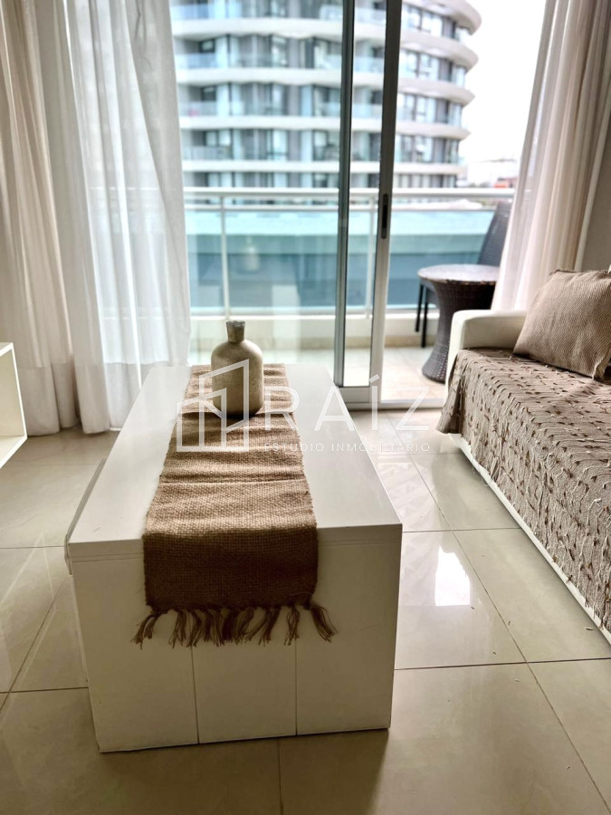 Apartamento ID.10115 - Apartamento de 1 Dormitorio en Torre con Servicios, Cerca del Mar - Alquiler Anual, Punta del Este