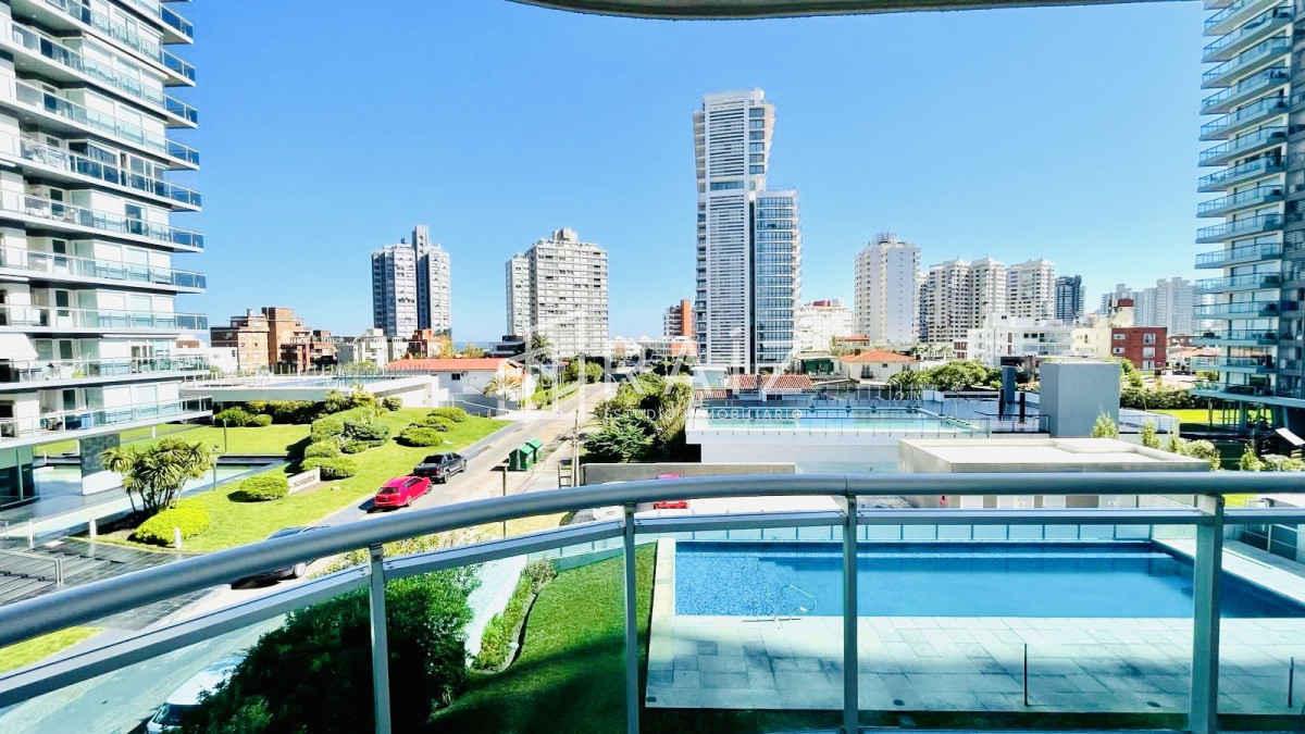 Apartamento ID.10115 - Apartamento de 1 Dormitorio en Torre con Servicios, Cerca del Mar - Alquiler Anual, Punta del Este