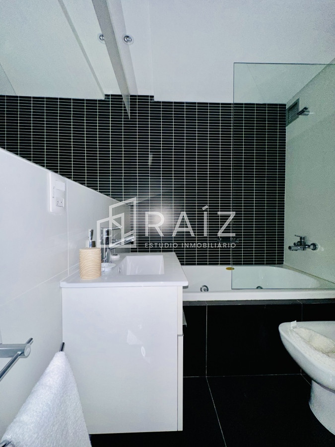 Apartamento ID.11585 - Penthouse 4 dormitorios más dependencia de servicio Playa Brava, Punta del Este