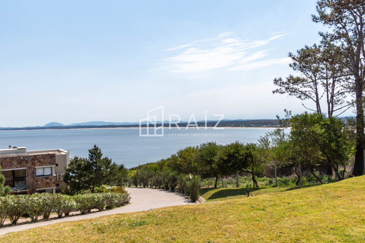 Apartamento ID.9446 - Apartamento de un dormitorio con parrillero y jardin en Venta y Alquiler, Punta Ballena