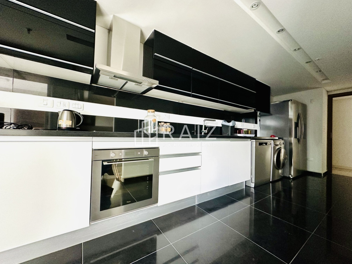 Apartamento ID.11585 - Penthouse 4 dormitorios más dependencia de servicio Playa Brava, Punta del Este