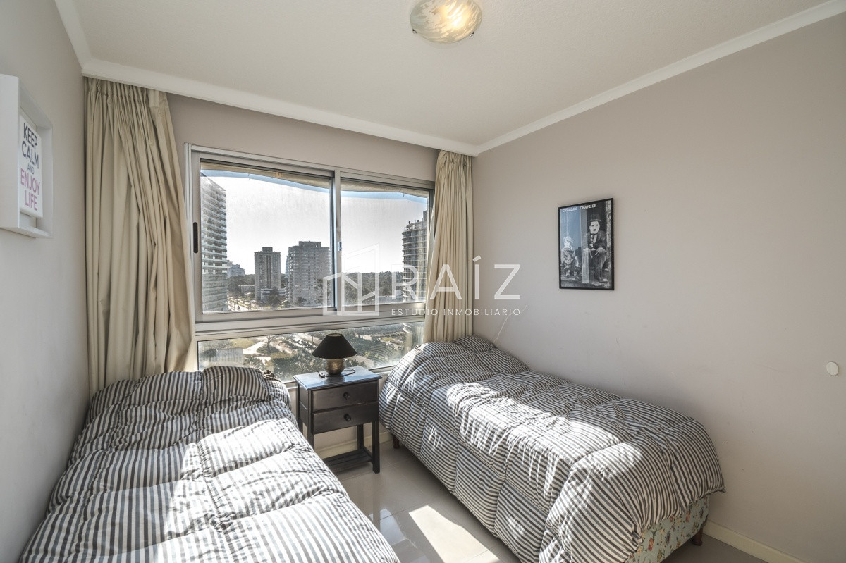 Apartamento ID.10833 - Oportunidad en Venta! Apartamento de 2 Dormitorios en Ocean Drive, Punta del Este