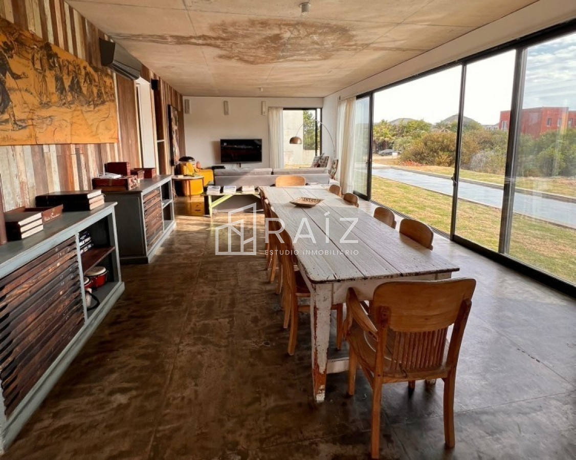 Casa ID.11271 - Venta casa 5 dormitorios en suite, Punta Piedras