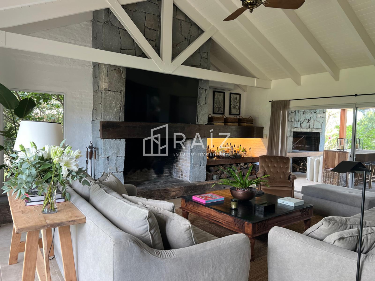 Casa ID.11913 - VENTA CASA 4 4 DORMITORIOS + DEPENDENCIA JOSE IGNACIO