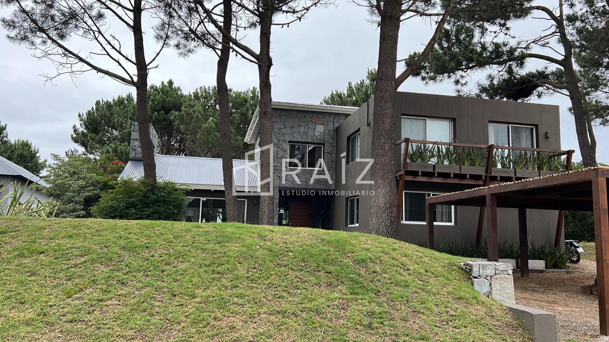 Casa ID.11913 - VENTA CASA 4 4 DORMITORIOS + DEPENDENCIA JOSE IGNACIO