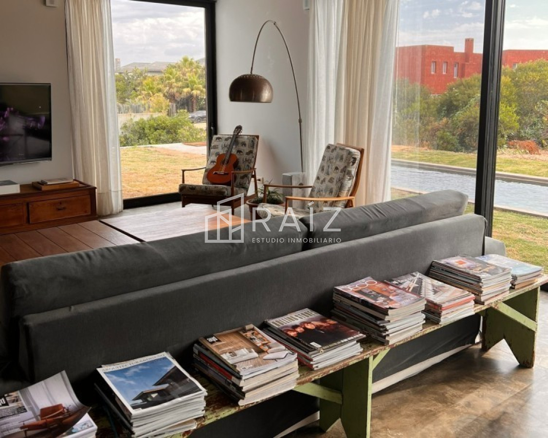 Casa ID.11271 - Venta casa 5 dormitorios en suite, Punta Piedras