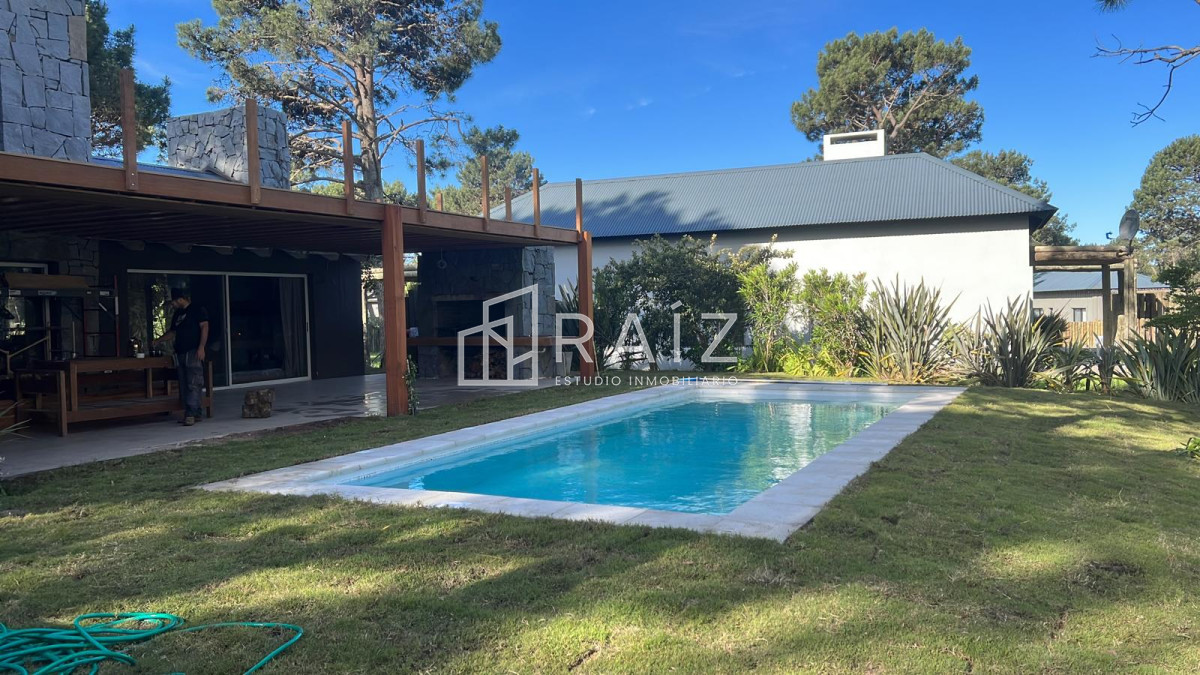 Casa ID.11913 - VENTA CASA 4 4 DORMITORIOS + DEPENDENCIA JOSE IGNACIO