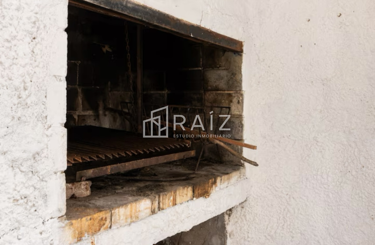 Casa ID.12360 - CASA VENTA 5 DORMITORIOS Y DEPENDENCIA PENINSULA